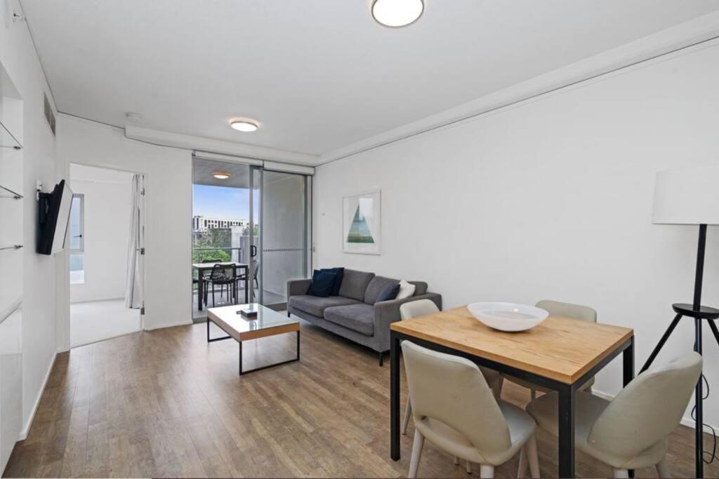 Lovely 2- Bedroom Rental Unit With Free Parking Брисбен Экстерьер фото
